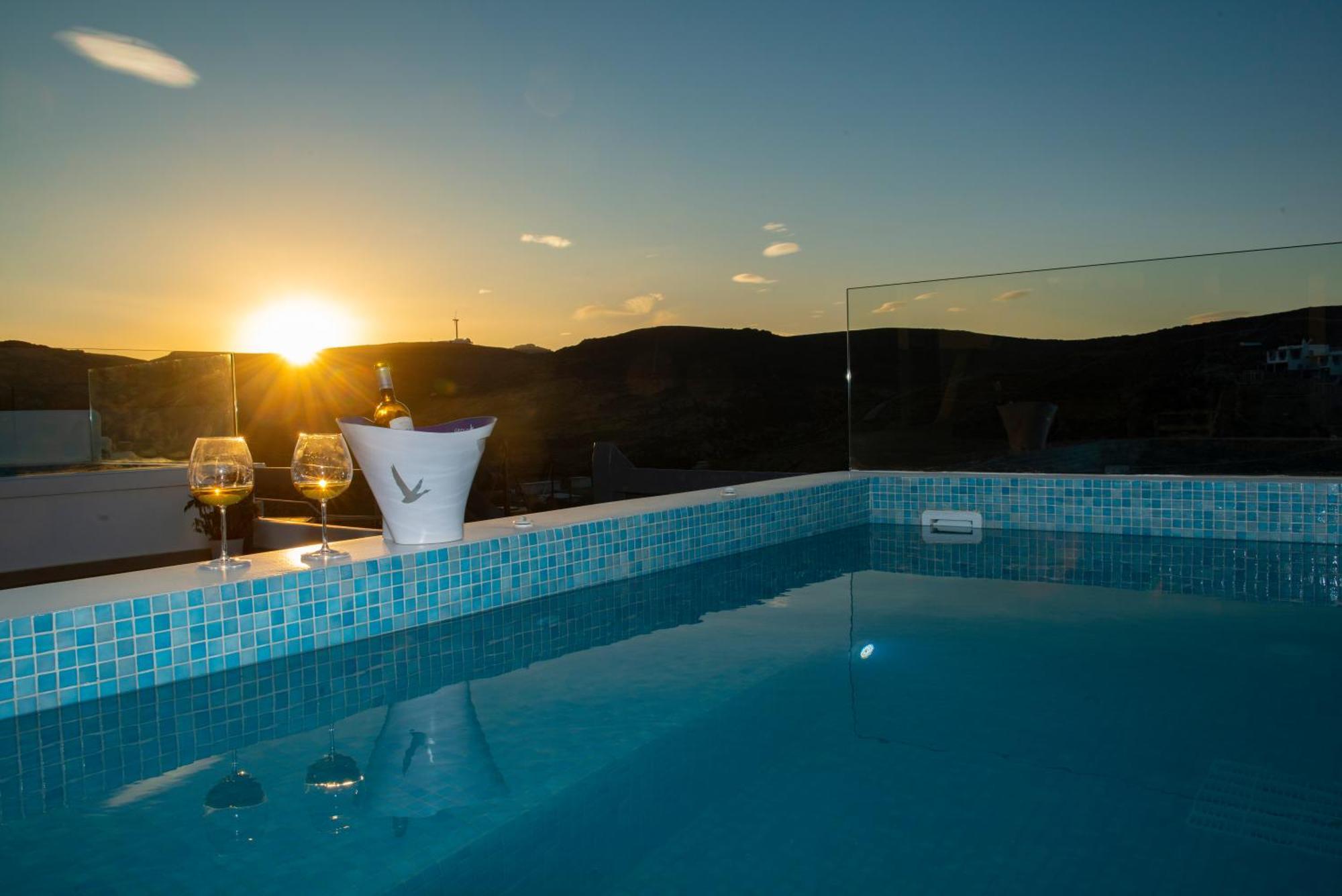 Myrsini'S Luxury Suites Merchia Mykonos Town ภายนอก รูปภาพ